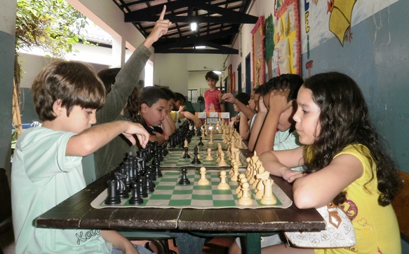 Psiquiatria comprova: jogar xadrez faz bem às crianças hiperativas